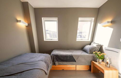 1min Walk From Champs Elysées - Avenue Montaigne - AC - Self-Checkin - Working Desk - Foto 16