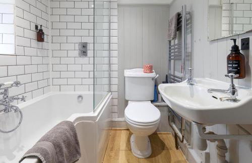 Hurst Cottage - Photo 13