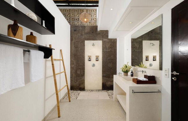 Black Beach Villa - Absolute Beachfront - Photo 10