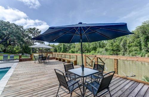 The San Bernard River waterfront provides private access to a spa, boat ramp, and jet skiing - Photo 6