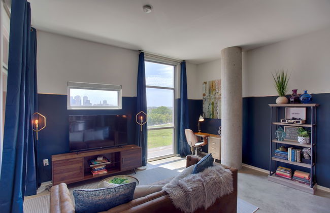 Mid Century Modern Downtown Condo | 30+ Night Min - Foto 19