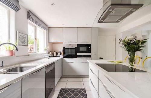 Cotswold Cheltenham, whole house with hot tub - Photo 15