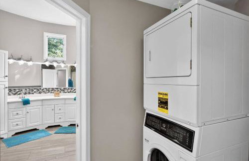 Secluded Luxe 5BR Estate| Pool, Wineries, Near ND - Foto 45