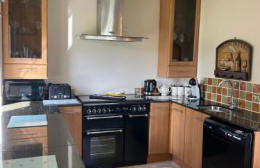 Honeycomb Cottage - a quiet, charming, cosy retreat in the countryside only 2 miles from one of Cornwall's best beaches - Photo 9