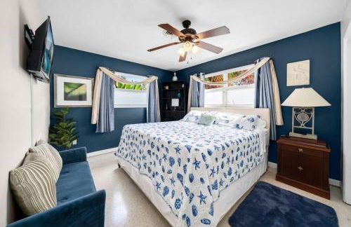 Palm Paradise-Seaside Home w Heated Saltwater Pool - Photo 12