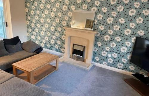 Large 5 Bedroom Family home with parking and WI-FI - Foto 9