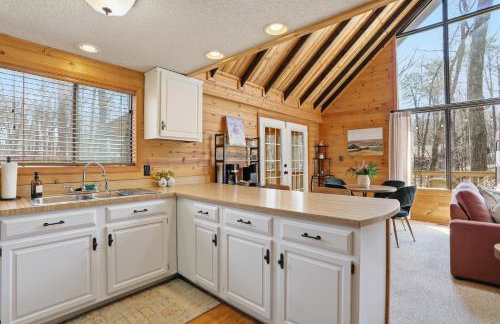 Dog-Friendly A-Frame with Hot Tub and Firepit - Foto 46