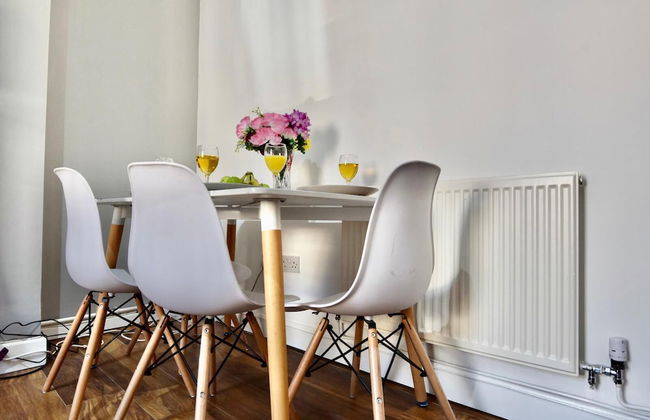 Cheer full 4 Bedroom House Train Station - Foto 42