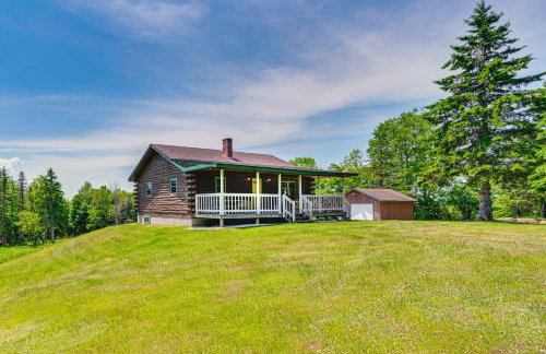 Rustic Cabin in West Danville with Deck and Fire Pit! - Foto 1