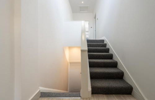 Modern Split Level 2BR Spacious Apt Maida Vale - Photo 20