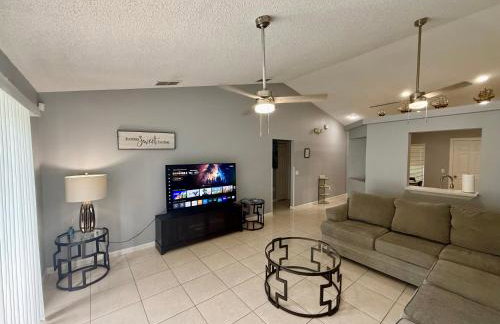 Grand Deluxe Pines 3BR Pool Home near Disney - Foto 7