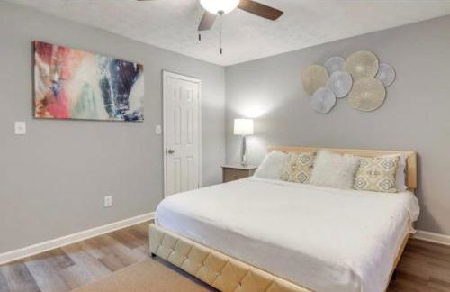 Modern Comfort Meets Classic Charm in Stonecrest - Foto 18