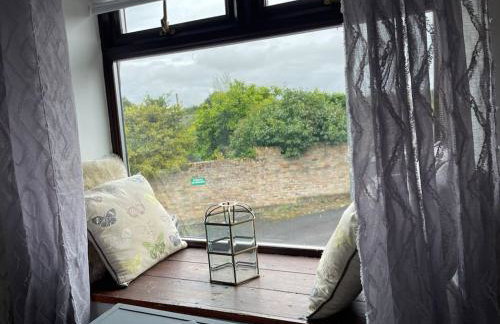 Stunning Cottage with Log Burner- King Bed- Great Design-Free Wood - Foto 18