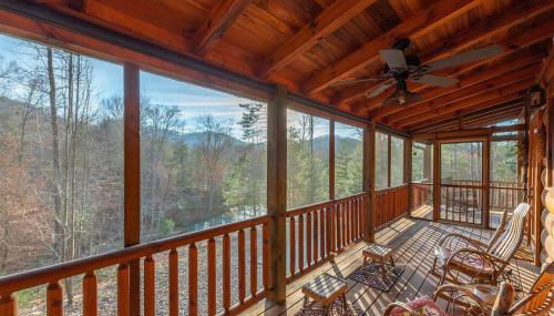 Fully Stocked Cabin Retreat w/ Game Room & Pond! - Foto 2