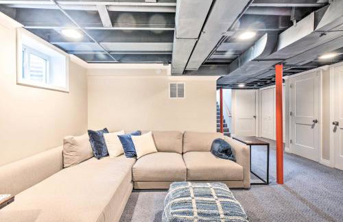 Home with Office and Yard 25 Mi to Downtown Chicago! - Foto 24