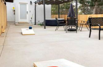 Urban Retreat Fun Relax Self Check-In Hot Tub Foosball Fire Pit Cornhole - Photo 15