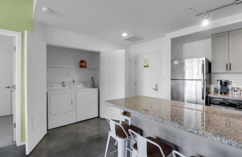 Centric 2BR In HEART of DTPHX Free Garage Parking - Foto 38