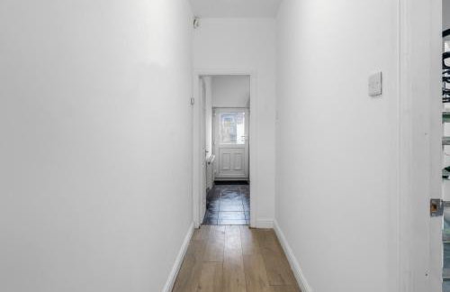 Unique 3 Bedrooms, 3 Ensuite, FREE WiFi, Private Parking - Foto 28