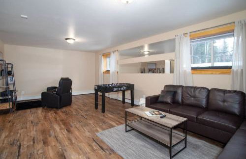 Fly Away Home with Aurora Views - Foto 25