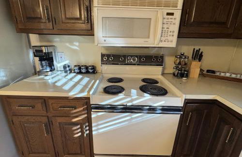 Modern 2BR Suite 202- Toledo & Sylvania Gateway - Foto 24