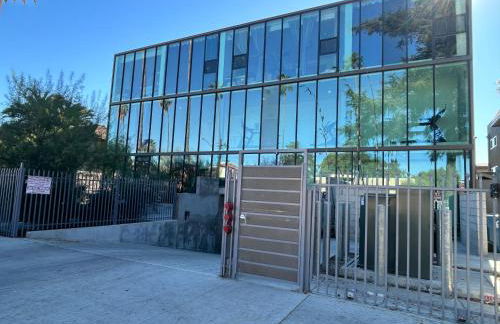 Newly Gated Stylish Steps to Hollywood 2B2B - Foto 16