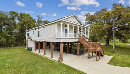 Old Town Bay St. Louis Outdoor Bar Area Game Room - Foto 5