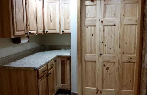 Rustic Mountain Retreat Perfect for Large Groups in Kingston, Idaho - Foto 17