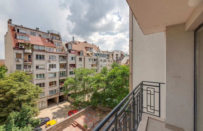 Bright and Newly Refurbished Apartment Near Center - Foto 9