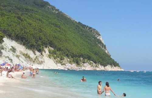 Comfortable villa lower level in Montelabbate with private pool - Photo 32