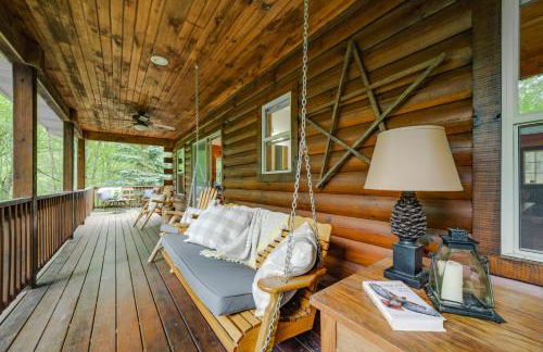 Peaceful Smoky Mountain Cabin with Deck and Fire Pit! - Foto 2