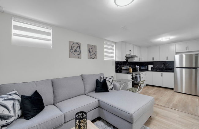 Beautiful House - On A Quiet Street - Photo 37