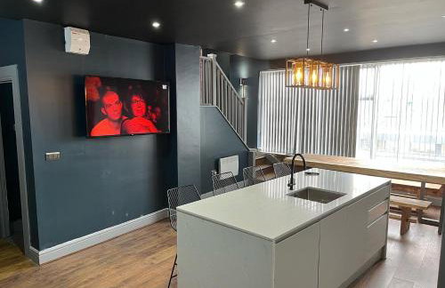 Swan Street Townhouse Hot Tub & Roof Terrace - Photo 6