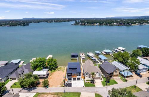 Lakefront Stay for 16 with Pool Dock & Game Room - Foto 58