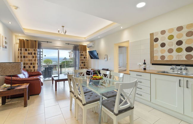 Hill View Restaurant & Apartments - Photo 12