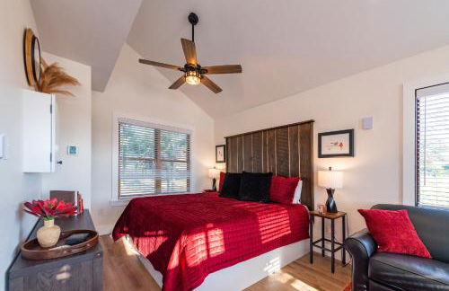 The Cardinal Cabin 15MIN to Magnolia Baylor - Photo 9