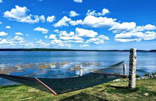 Gorgeous Beach House with Private Beach, Fire Pit & Outdoor Living Near Bar Harbor, Hancock Point Maine - Photo 5