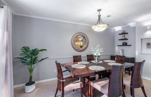 Family Retreat with Pool Fenced Yard AC - Foto 3