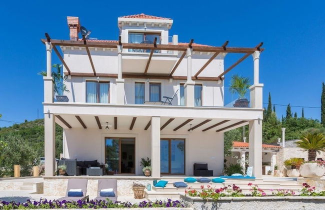 Luxury Villa Dolce Vita with Pool - Photo 36