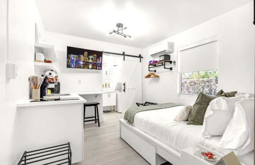 CasaMia Private Studio Near Wynwood & Design District w Free Parking & Bikes - Photo 16