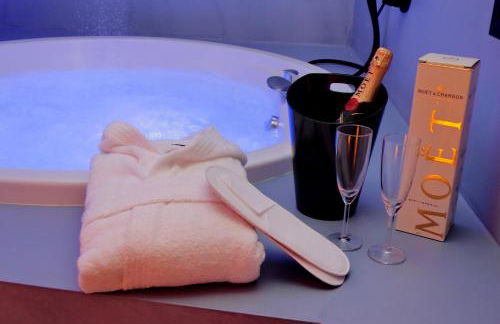 Luxury Wellness SPA Apartment with Jacuzzi & Turkish bath, free parking - Foto 15