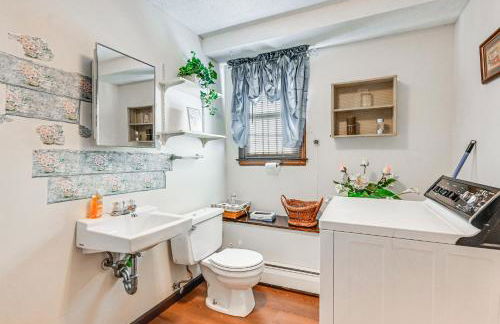 Vintage Windsor Home Private Yard and Covered Deck - Foto 18