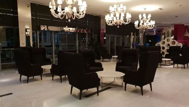 Coin salon dans le hall