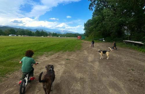 Cozy Covelo Tiny Home - Hot Tub & Oaks - Foto 6