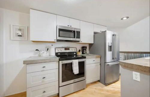 Loft Retreat - King Bed&Balcony - Pet-Friendly 30 - Foto 3