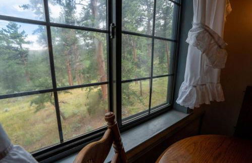 Warm Woodland Getaway with Land - Foto 25