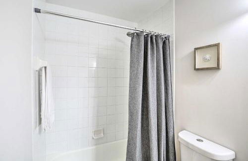 Bright and Airy Fort Myers Home with Pool Access! - Foto 19