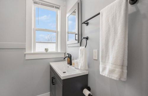 Remodeled Washer Dryer Mins to Beach & Downtown - Foto 26