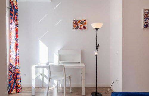 Spacious Clean & Colorful Apt Quiet Zone - Photo 7