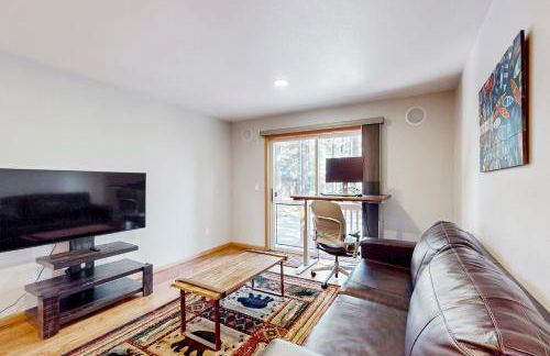 Sunlit Forest Haven - Foto 23