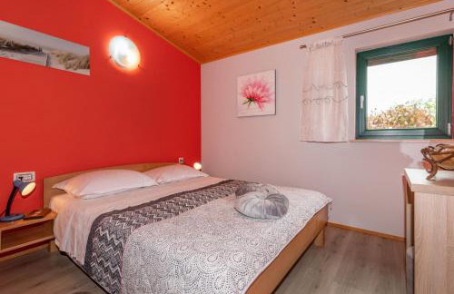 Villa Vrt, a private and fully fenced forest retreat - Photo 29